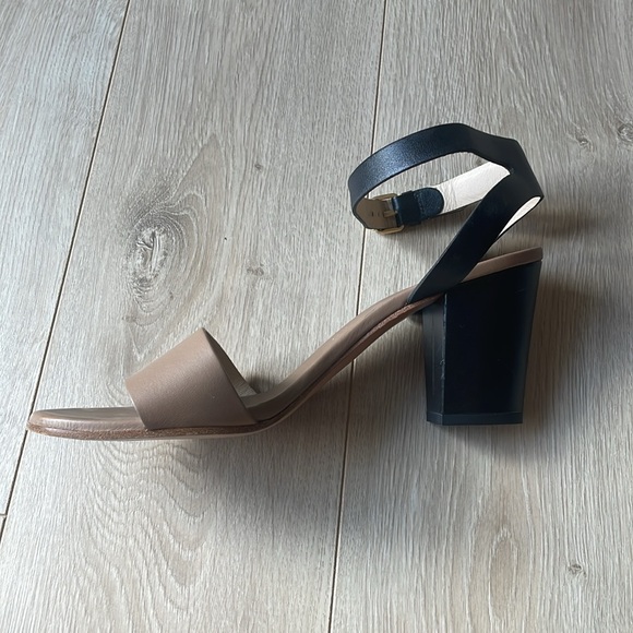 Excellent condition Chole Sandals with chunky heel. Black and tan leather. - Picture 8 of 13
